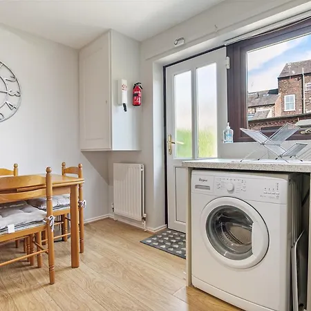 46 Fewster Way Cosy Townhouse In With Parking Fossdyke - Pass The Keys Vakantiehuis