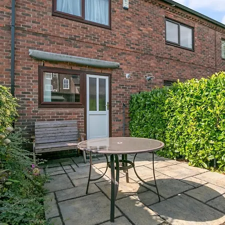Feriehus 46 Fewster Way Cosy Townhouse In With Parking Fossdyke - Pass The Keys York