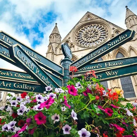 46 Fewster Way Cosy Townhouse In With Parking Fossdyke - Pass The Keys * York