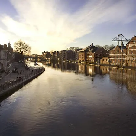 Cosy Townhouse - Fossdyke - Pass The Keys * York