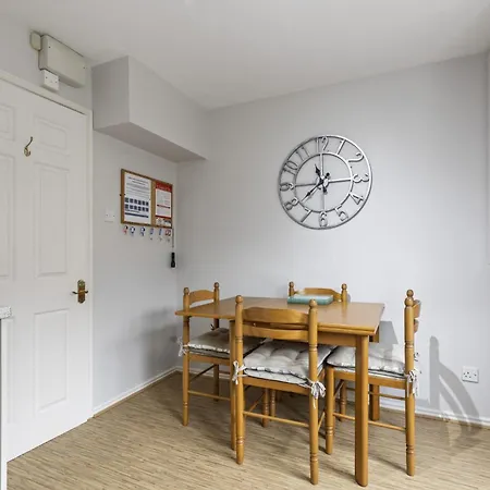 46 Fewster Way Cosy Townhouse In With Parking Fossdyke - Pass The Keys *