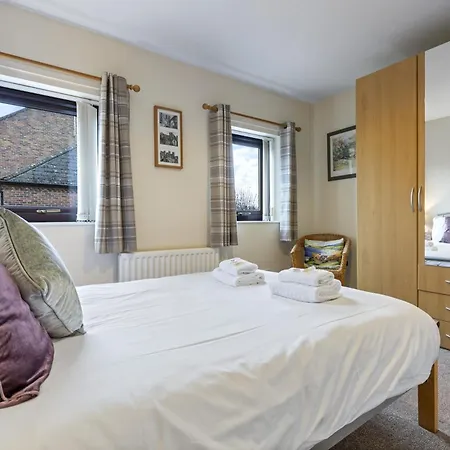 46 Fewster Way Cosy Townhouse In With Parking Fossdyke - Pass The Keys